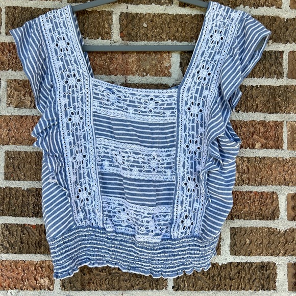 American Eagle Blue Striped Eyelet Blouse Cropped Lace Detail Size Medium - Picture 2 of 6